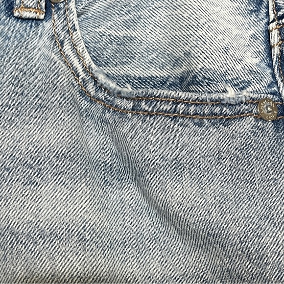 American Eagle Women's Jeans Distressed Relaxed Mom Light Wash Size 2 - Picture 4 of 16